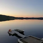 Nyaraló Idyllic Lakeside With Private And Boat Vassli