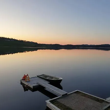 Сasa de vacaciones Idyllic Lakeside With Private And Boat Vassli