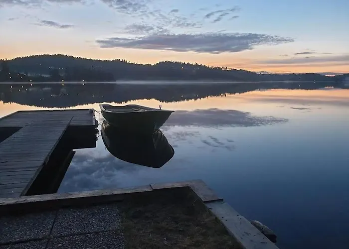 Hébergement de vacances Idyllic Lakeside With Private And Boat